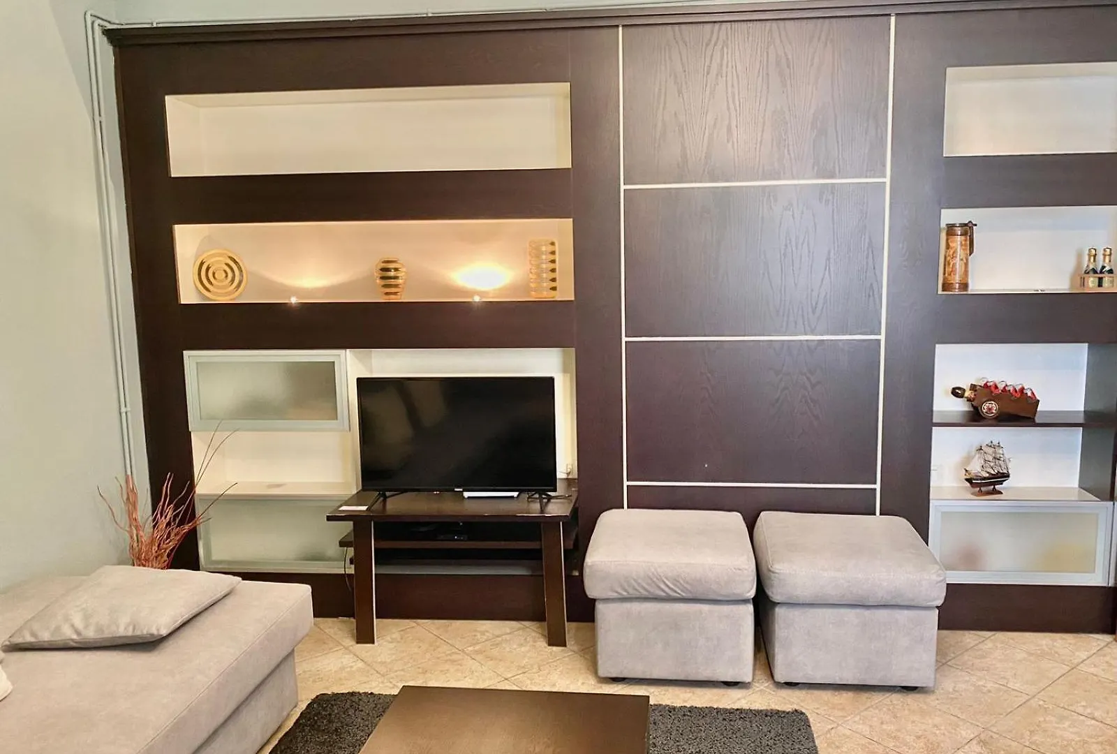 Cozy & Spacious Apt - City Centre Wilson Square Tirana