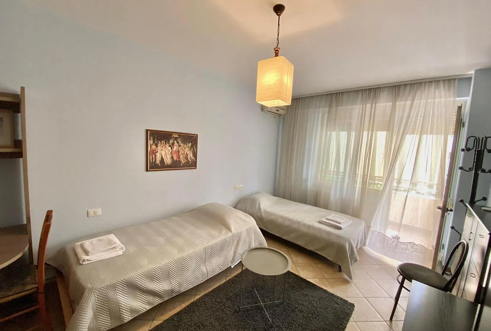 Cozy & Spacious Apt - City Centre Wilson Square Tirana Apartment